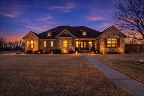 Photo of 465 S Grandview Court, Farmington, AR 72730 (MLS # 1335097)