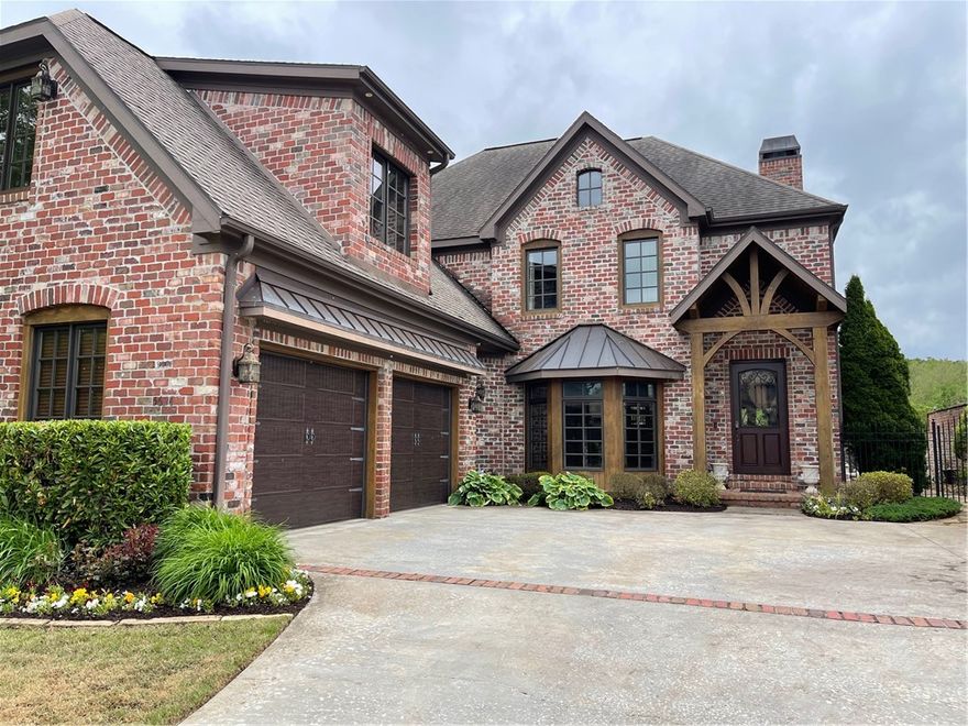 Wonderful 3 Bedroom 3.5 Bath custom built home overlooking the Clear Creek Golf Course and pond.  Custom throughout with large covered patio great for entertaining. Stunning in-ground pool and outdoor kitchen.