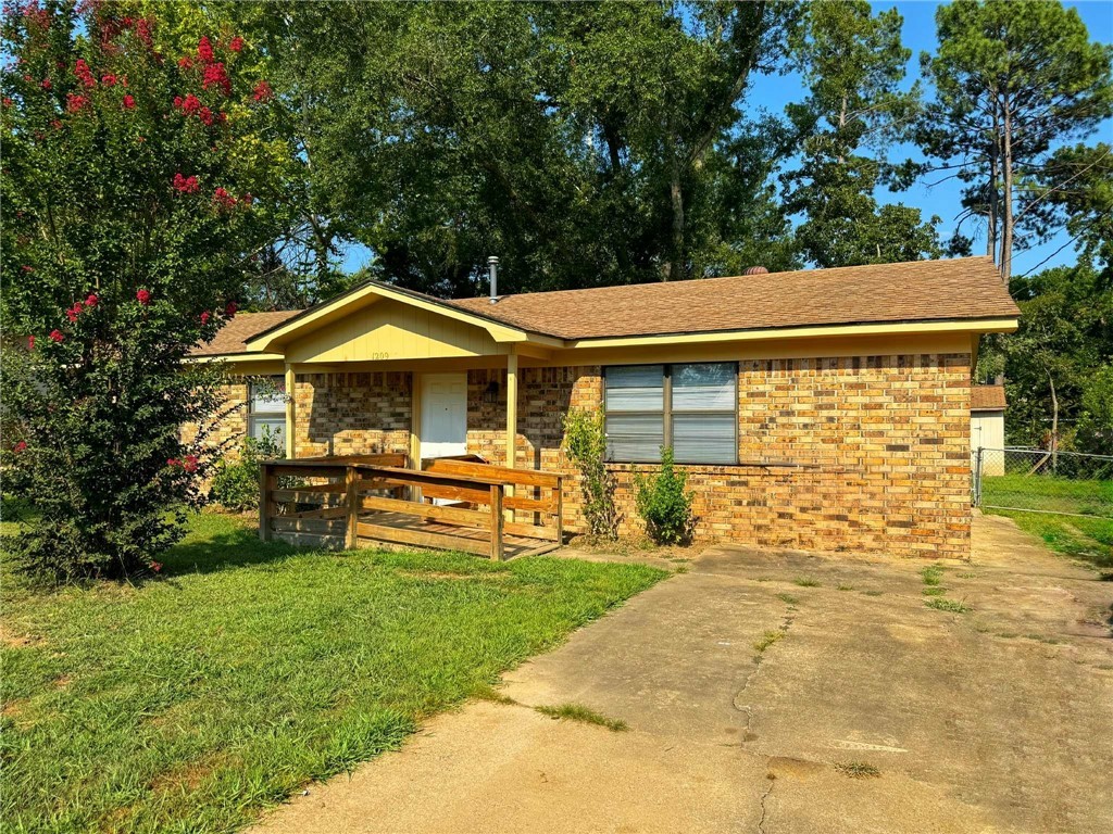 This 3-bedroom, 1.5-bath ranch is located on Hartford Avenue in Oakdale, where you'll find 1,377 square feet of comfortable living space. The brick exterior gives it solid curb appeal, and inside you'll discover recent improvements including new paint, fresh flooring, updated light fixtures, and refreshed bathrooms. The kitchen remodel includes beautiful granite countertops and new appliances.
The layout works well for daily life - a generous great room flows into the kitchen, where you can grab breakfast at the counter or settle in for dinner. The kitchen includes a gas range and refrigerator. A separate laundry area keeps things organized. Out back, you've got a large fenced yard that gives you privacy and plenty of space for whatever you have in mind - whether that's a garden, play area, or just room to breathe.
The location puts you close to town conveniences while giving you that extra space many homes in the area don't offer.