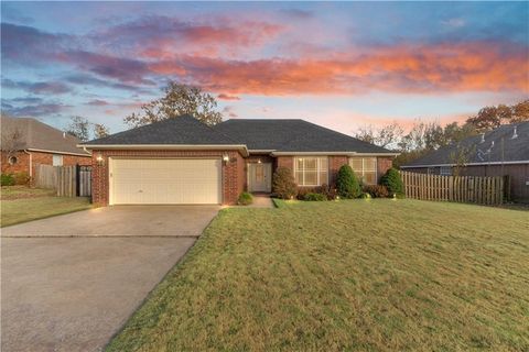 Photo of 680 Reisling Street, Centerton, AR 72719 (MLS # 1331897)