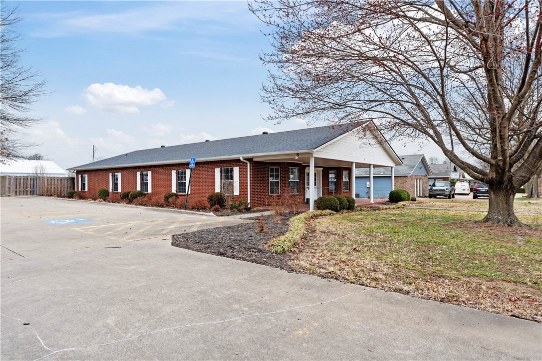 Well maintained office building on .78 of an acre with potential for building a second building in back, pending city planning and easements.
The office has a large open space in the middle with several offices surrounding this space, previously used as a vet clinic. This would be a great grooming and boarding office with the large fenced area in the back, medical offices, insurance, real estate you name it. In a great location in the center of Fayetteville with easy access from College or I-49. Close to Fayetteville's walking and biking trails.
This is an excellent opportunity for your next or currently growing business.