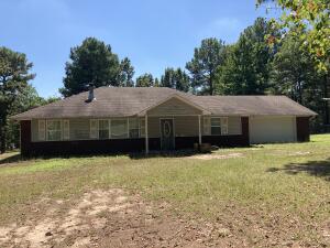 A blank canvas awaits! 3BR/2BA brick home minutes from town and the Ozark National Forest in need of mostly cosmetic updates. Solidconstruction with newer CHA and dishwasher. Vaulted ceilings, wood-burning fireplace, and spacious master suite are a few of the manyamenities this home offers. Create your own vision as you upgrade and build home equity!