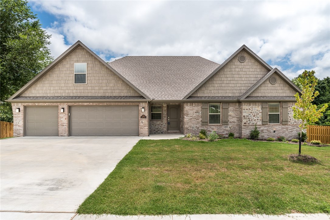 Gorgeous new construction home in Pea Ridge. Prime location and great neighborhood! Home boasts an excellent floorplan. Open layout is perfect for entertaining! Large living room has hardwood floors, fireplace, and access to the covered deck with wooded and private views. Eat-in kitchen has granite tops, counter seating, and stainless appliances. Master suite has attached bath with jacuzzi tub and walk-in shower. Huge bonus room upstairs has full bath and is perfect for media room. Privacy fenced backyard. This home is a must see!
