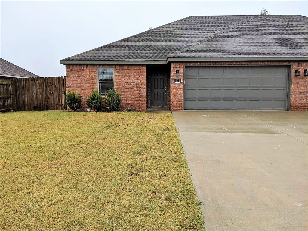 Great 3 bedroom 2 bath home in Pea Ridge. Open floor plan with gas fire place in living room and wood style vinyl plank flooring throughout. Granite counters. lots of storage master suite has large walk in closet. Refrigerator included and fenced back yard.