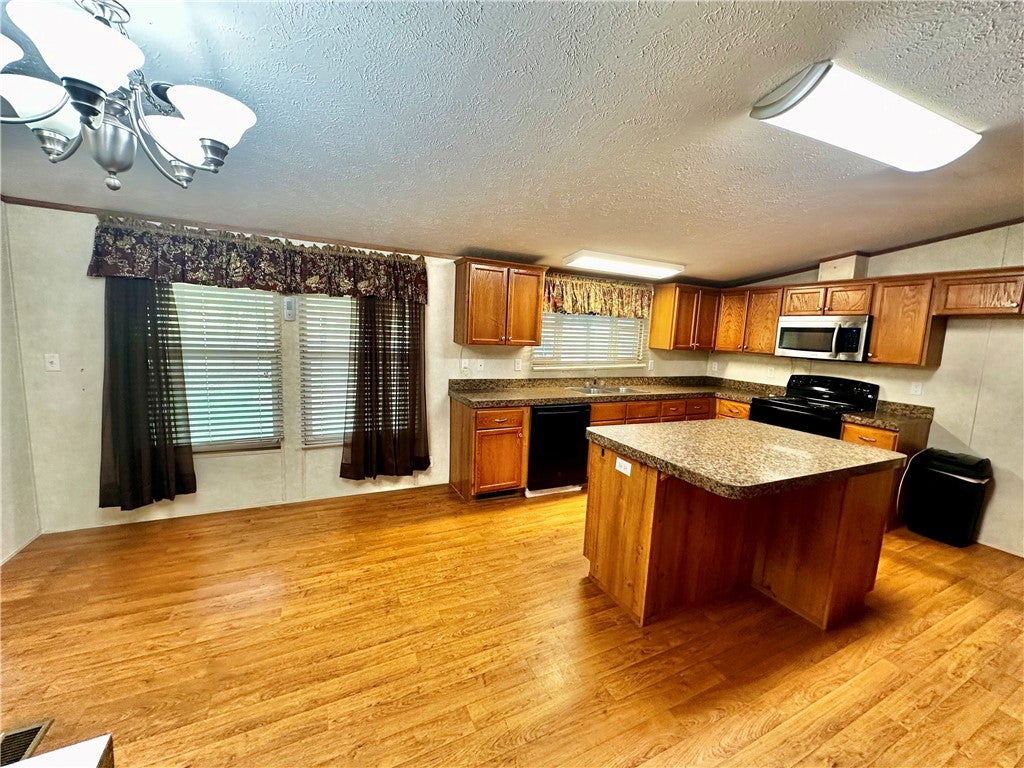 2585 N Mountain Road