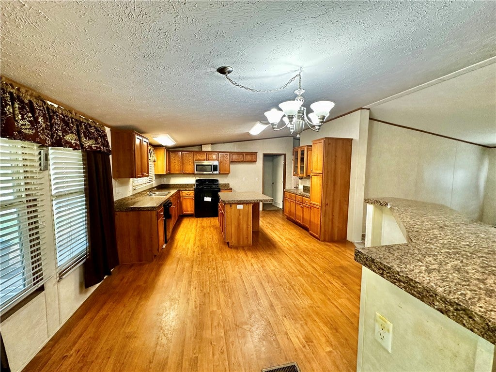 2585 N Mountain Road