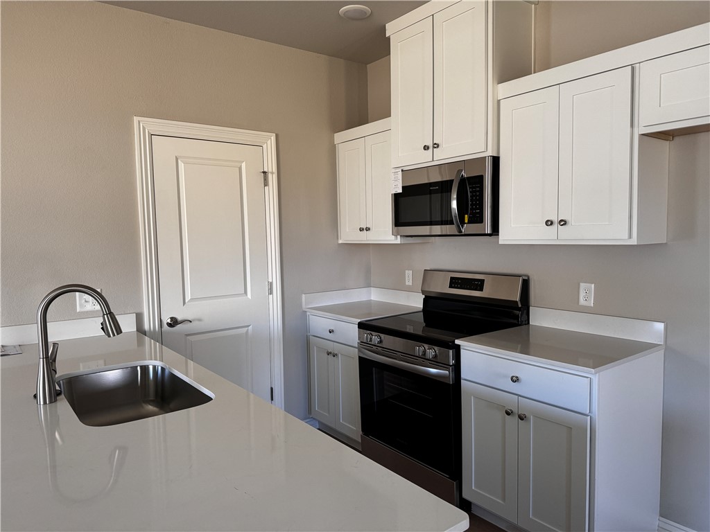 Discover the perfect blend of modern living and convenience with this brand new 3-bedroom, 2.5-bath duplex in SW Bentonville. Featuring luxurious amenities like granite countertops and vinyl plank flooring throughout. Enjoy the added comforts of a cozy upstairs study nook, 2" faux wood blinds, and all essential appliances included. Step outside to your private covered back patioāideal for relaxation and entertaining. Located just a short walk from the stunning Creekside Park, youāll have access to a 35-acre community oasis, complete with a regulation cricket field, pickleball courts, a beautifully lit dog park, splash pad, playground, and a group pavilion for gatherings. Experience the best of Bentonville living, close to shopping, dining, and all that this vibrant community has to offer.