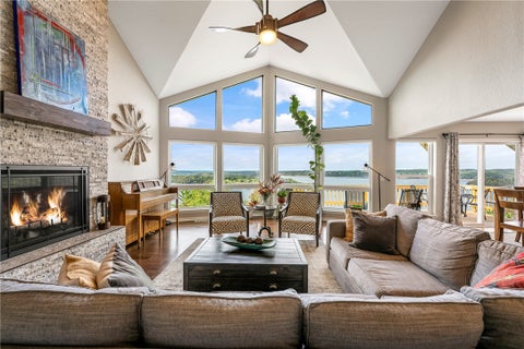 Photo of 8 Clarice Drive, Rogers, AR 72756 (MLS # 1365579)