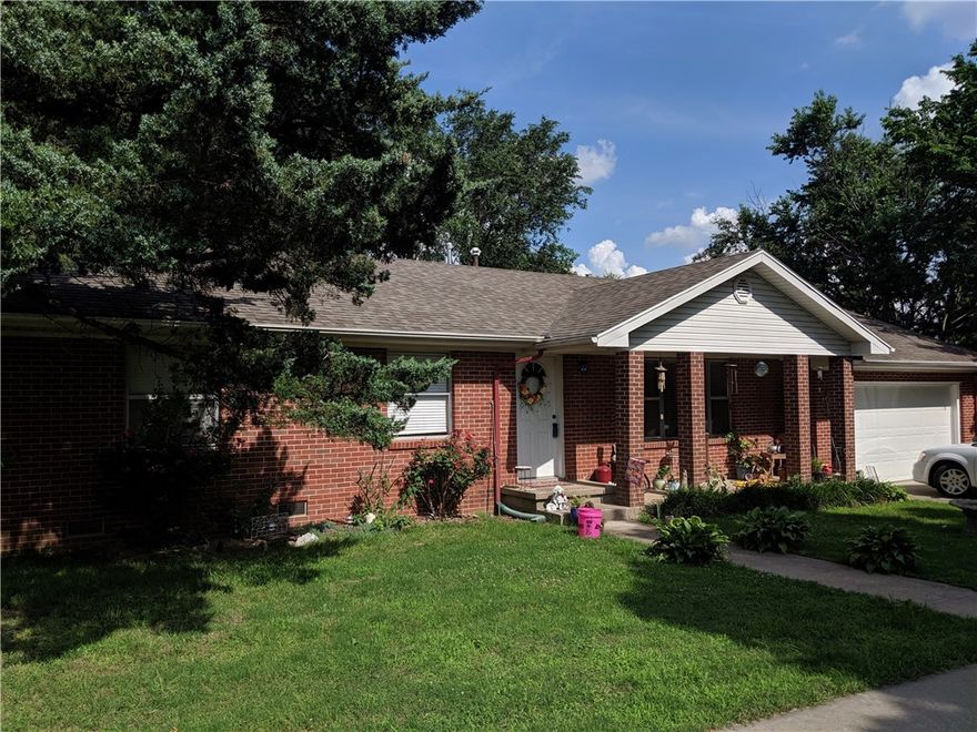 Nice house in a nice established S/D. Good size kitchen and laundry room. Nice big lot. Come see. A lot of house for the money.