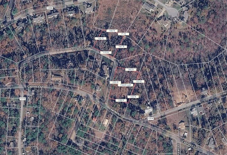 Eight very buildable lots in the Beaver Shores Subdivision. Very Secluded with a few houses on the street. Prairie Creek Marina and 3 other boat launch ramps are located just right around the corner. Minutes to Downtown Rogers. Water and electricity at the street.