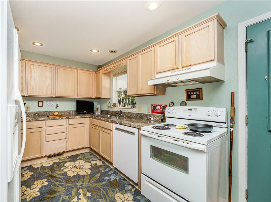 Unit 5 Holiday Island - Residential