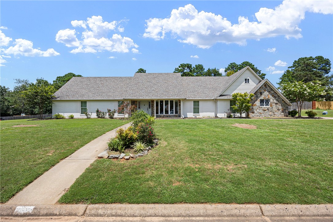 Beautiful Home in Established Subdivision ā Must See!
Welcome to this spacious 4-bedroom, 3.5-bath home located in a well-established and desirable neighborhood. Offering 3,468 sq ft (per tax records), this home is perfect for families or anyone looking for extra space.
Recent Upgrades Include:
All new windows throughout the home
Two new HVAC units for year-round comfort
New roof (2022) for peace of mind
New wood privacy fence enclosing the backyard
A 10' x 16' outbuilding, ideal for storage, workshop, or hobby space
Donāt miss your chance to own this beautifully updated property that blends modern upgrades with a classic neighborhood feel. Schedule your private showing today!