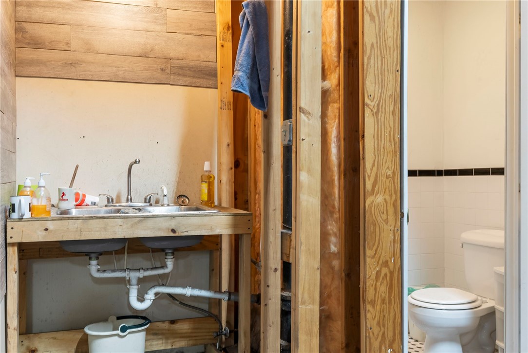 07-19-29-ROGERS - Commercial Lease