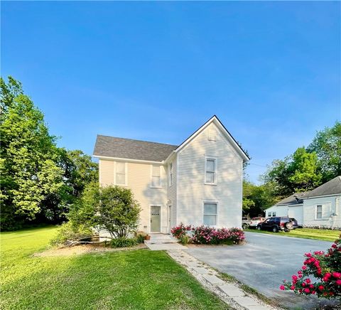 515 S Washington Street Siloam Springs AR 72761