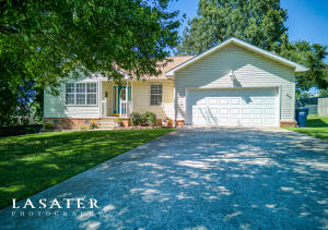 Experience comfortable living in this lovely 3-bedroom, 2-bathroom home, conveniently located near the golf course in Harrison. As you walk in, you'll notice freshly painted interiors with a gas fireplace in the living room, perfect for those chilly nights. The kitchen is open to the dining area with plenty of cabinets, storage, and counter space. You will love the spacious master suite with walk-in closet. Step outside and enjoy the spacious fenced private and secure backyard. This property is in a great location, close to fun activities and everyday conveniences.
