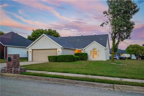 Photo of 3011 Beaver Creek Street, Springdale, AR 72764 (MLS # 1331770)