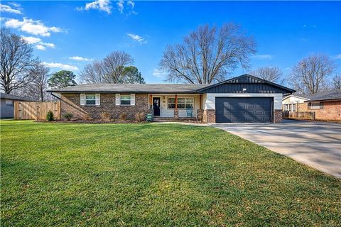 Photo of 712 Carlton Street, Springdale, AR 72762 (MLS # 1333033)