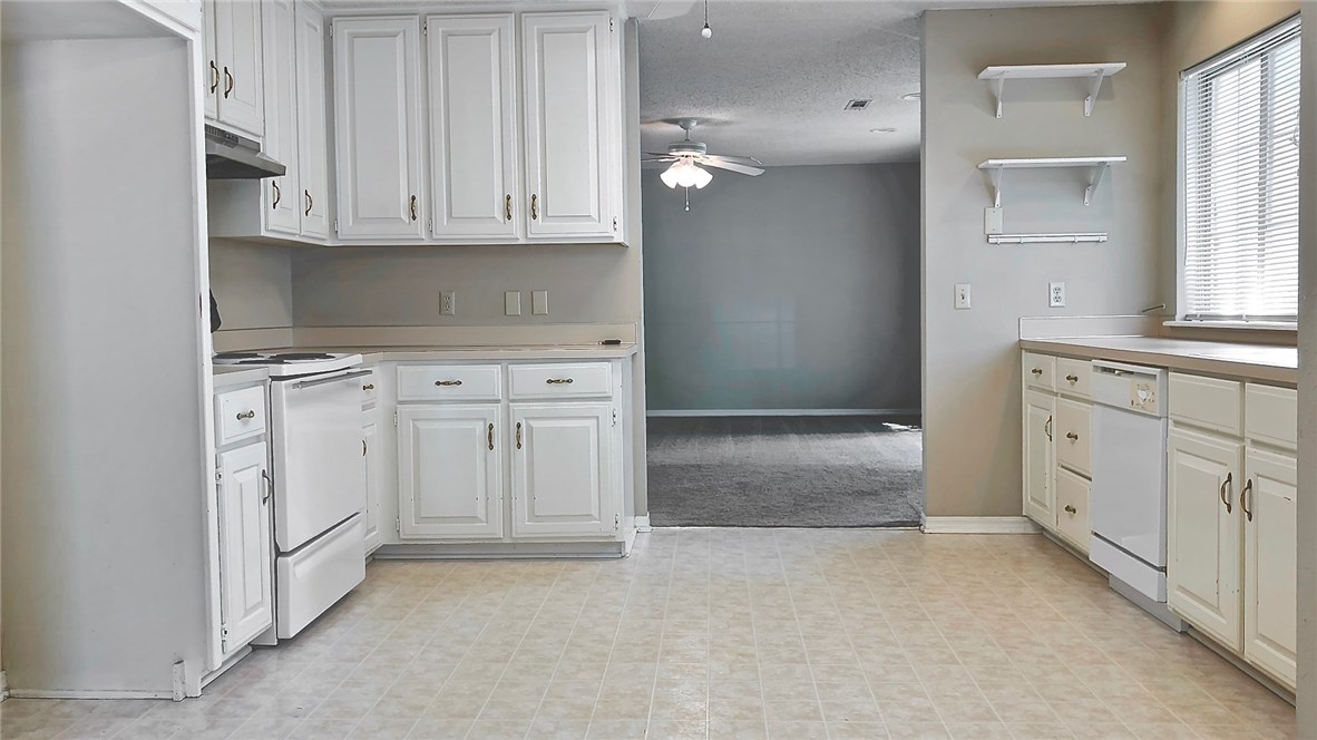 East Oaks Ph I - Residential Lease