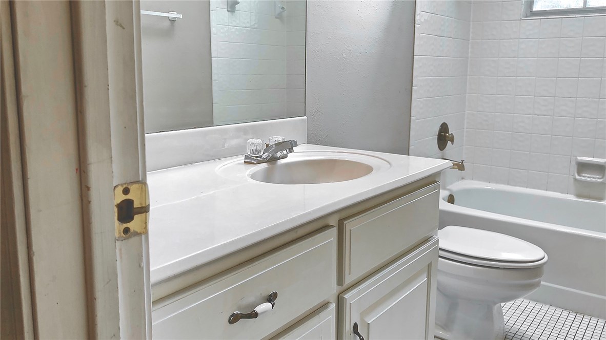 East Oaks Ph I - Residential Lease