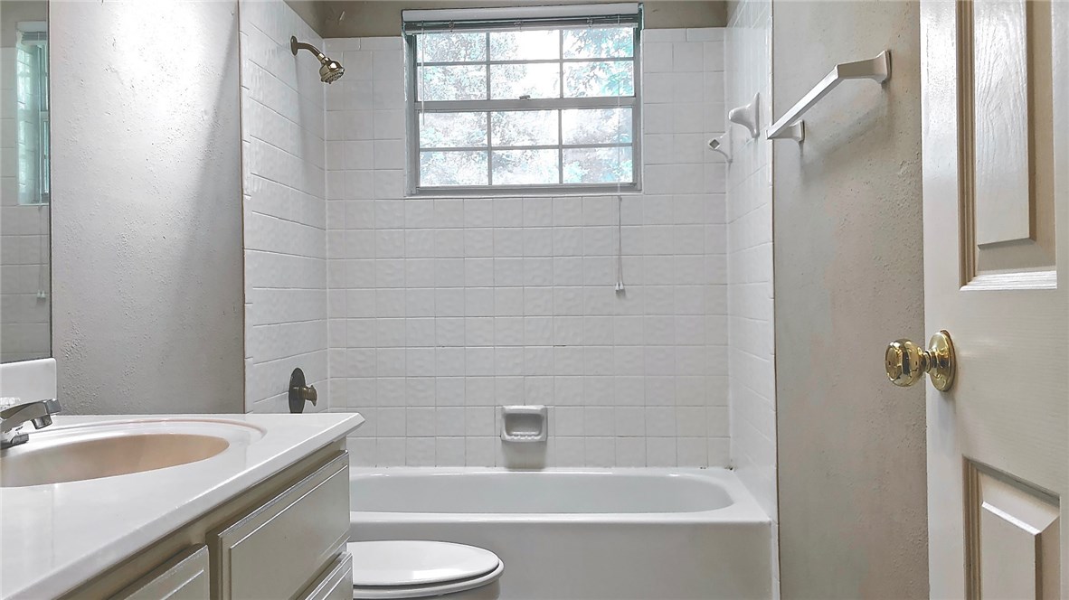 East Oaks Ph I - Residential Lease