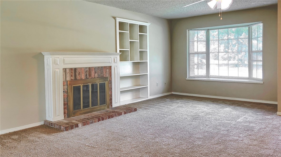 East Oaks Ph I - Residential Lease