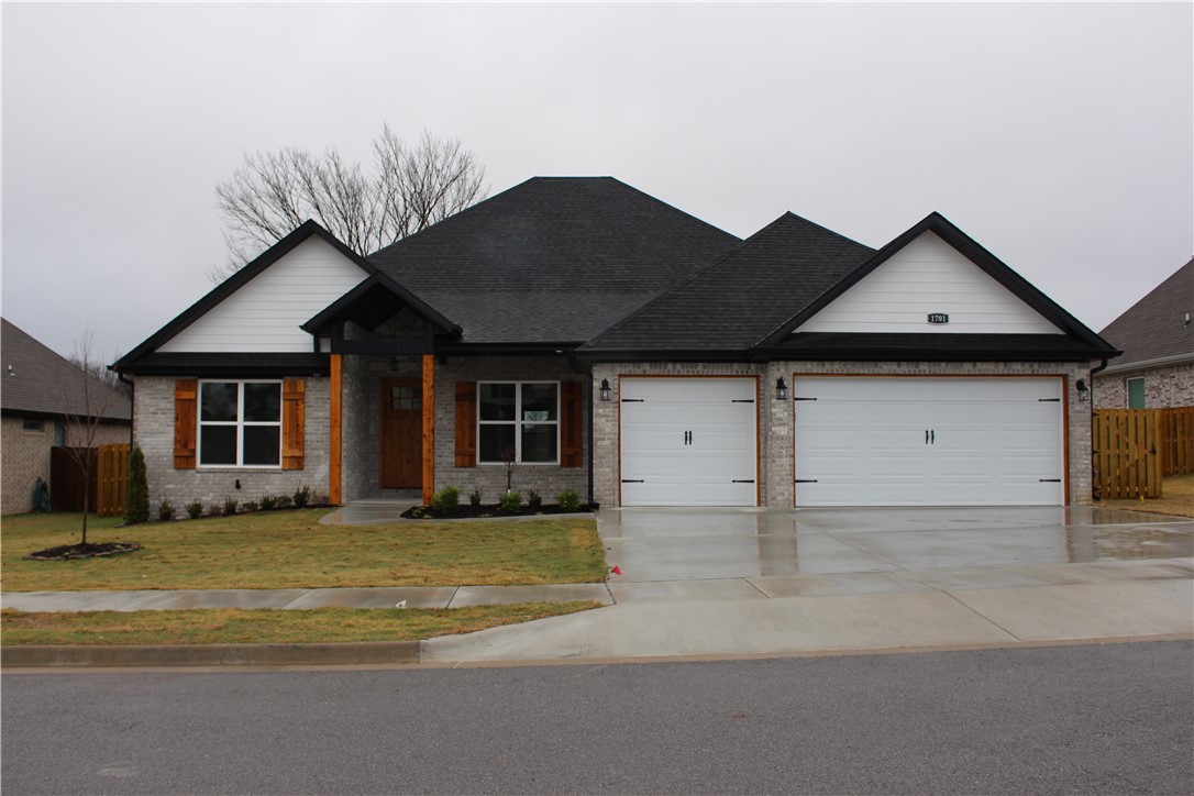 Gorgeous one level, new construction home. 4 bedrooms, 3 full baths, Study, big pantry, Vaulted LR ceiling, open plan. McWinchester plan!