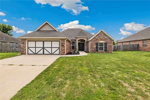 Photo of 1495 N Corsica, Fayetteville, AR 72704 (MLS # 1351621)