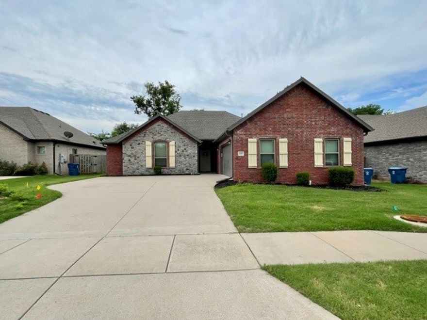 Great north facing house in established Bentonville Neighborhood next to Osage Creek Elementary! Great Location with an open floor plan, granite counter tops, 2" faux wood blinds, wood floors in living room, ceramic tile in all wet areas, 6 ft privacy fenced yard, washer, dryer and fridge are included.