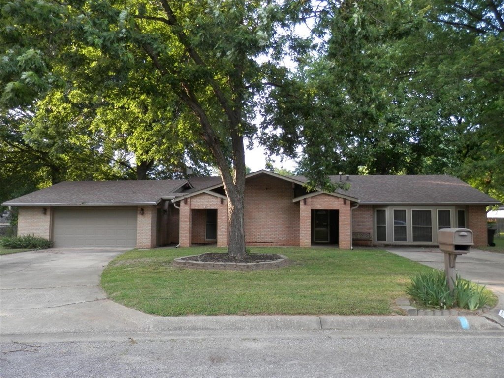 Large family home recently totally updated, new kitchen will delight cooks! Custom cabinets, SS appliances, granite counters, tile floors, lighting, more! Real wood in LR/hall, Laminate in Bdrms, new bath fixtures/more. Office/storage at end of garage. Former 2nd garage converted to 4th bedroom, game room etc. New Shingles 2009, New HVAC/Water Heater 2005. Huge lot, mature trees, convenient Turtle Creek SD.
