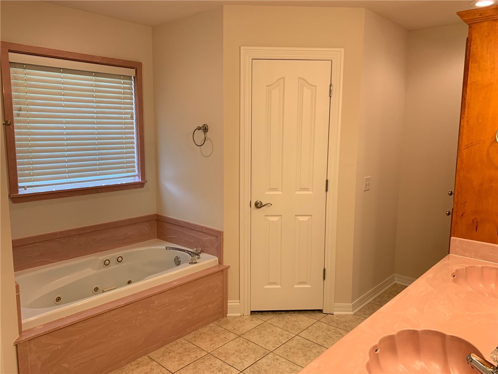 LYNDAL HEIGHTS - Residential Lease