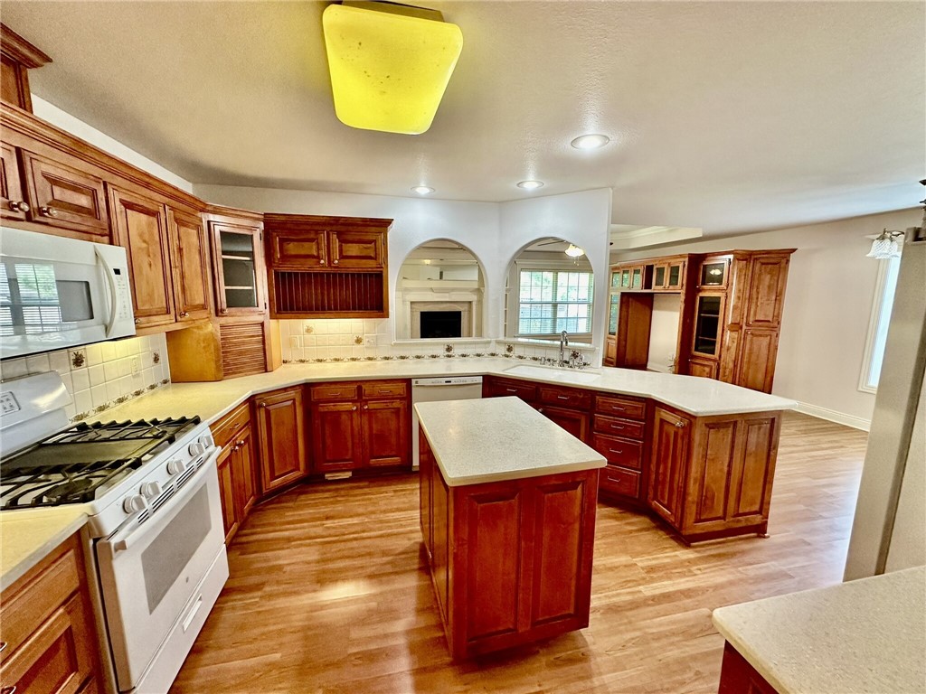 LYNDAL HEIGHTS - Residential Lease