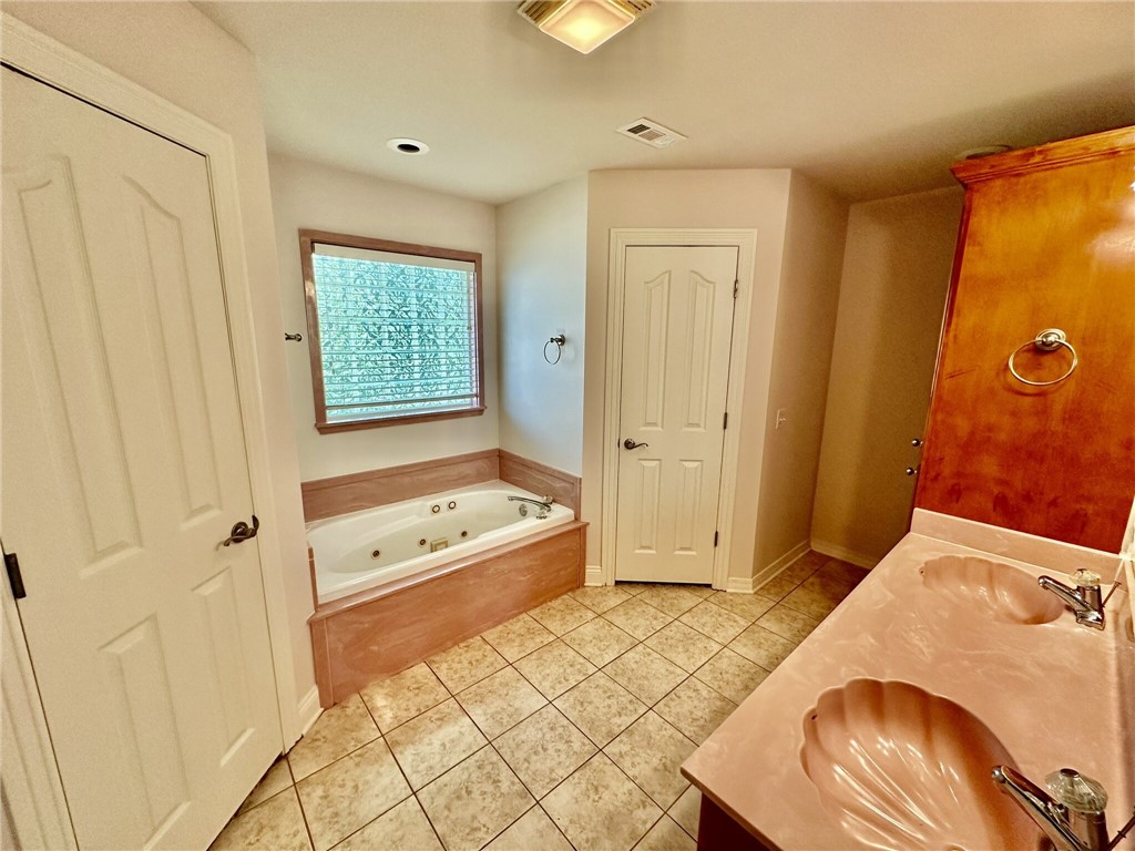 LYNDAL HEIGHTS - Residential Lease