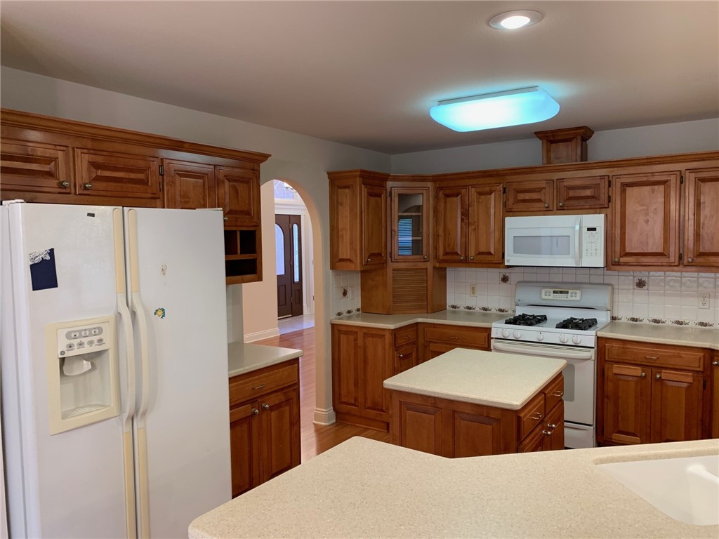 LYNDAL HEIGHTS - Residential Lease