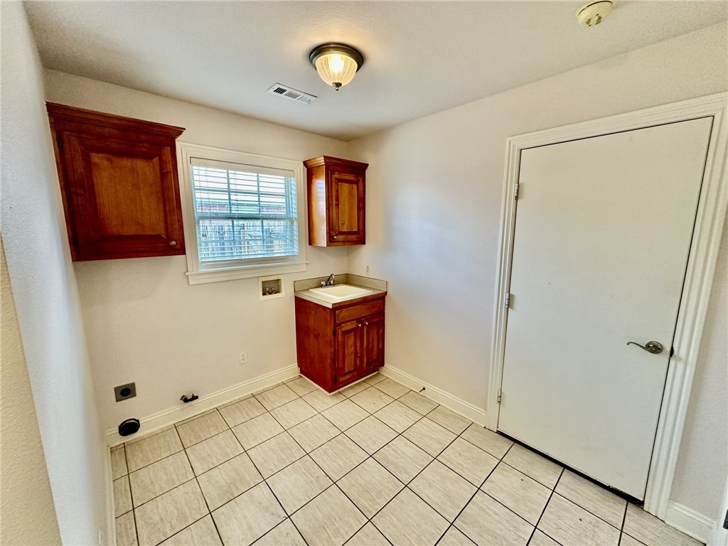 LYNDAL HEIGHTS - Residential Lease