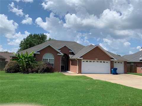 Photo of 602 SE Cambridge Place, Bentonville, AR 72712 (MLS # 1329691)