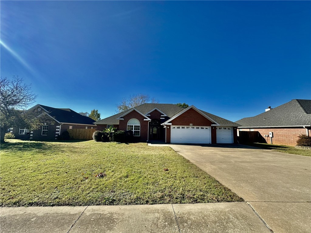 LYNDAL HEIGHTS - Residential Lease