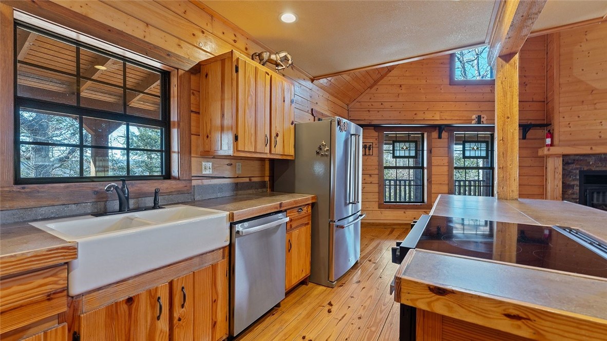 Unit 117 Holiday Island - Residential