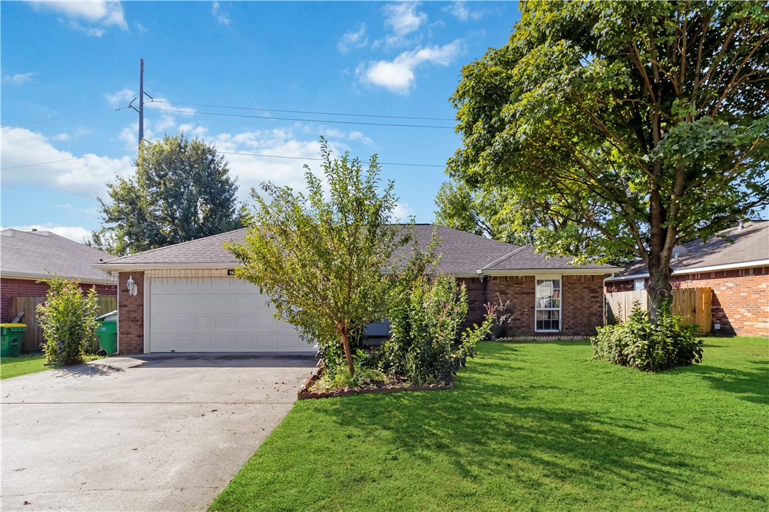 Step into 709 Ponderosa St, a 1,428 sq ft, 3-bedroom, 2-bathroom all-brick home. Enjoy the inviting living room with a wood-burning fireplace and vaulted ceilings. The master' suite features a Pella glass slider to the backyard, walk-in shower, and a relaxing jacuzzi tub. Don't wait and schedule your showing today!