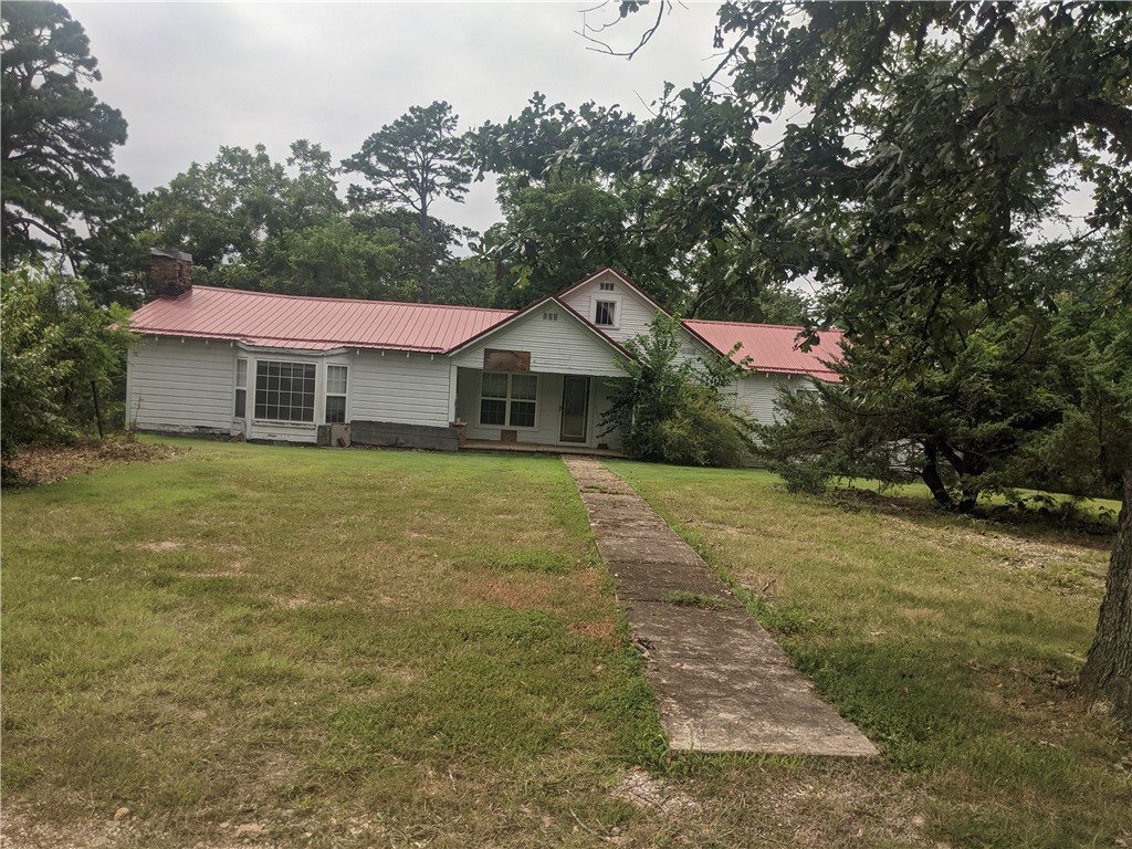 Located in the Western Grove School District, this 2,350 sq ft home offers a spacious footprint with endless potential. The original portion of the home was built in 1940, with additions in 1972 and 1990. Featuring rural water to the home and electric service provided by Carroll Electric. The property is situated on mostly level to gently rolling land, making it ideal for a variety of uses. Please note: The home is in need of extensive repairs and is not currently hooked up to a septic system.
Nearby Attractions:
Buffalo National River ā Hasty Access: approx. 2 miles
Tyler Bend Visitor Center: approx. 10 miles
Jasper, AR: approx. 13 miles
Harrison, AR: approx. 28 miles
Branson, MO: approx. 1 hour 15 minutes
Property is being sold as-is, where-is ā excellent opportunity for investors, renovators, or those looking to create their own vision in a scenic Ozarks location.