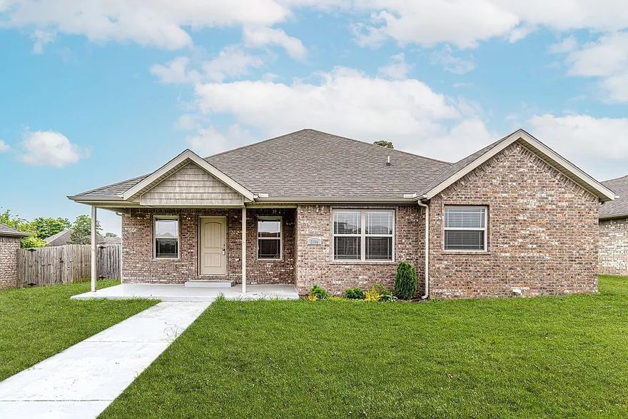 This spacious 4-bedroom, 2-bathroom home offers 1,891 sq ft of comfortable living space in the desirable Riverwalk Farm Estates Phase II neighborhood. Conveniently located across from Osage Creek Elementary School and Creekside Middle School, this home is also close to shopping, dining, and the upcoming 28th Street Park and much more.