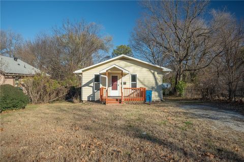 Photo of 3123 E 10th, Joplin, MO 64801 (MLS # 1330604)