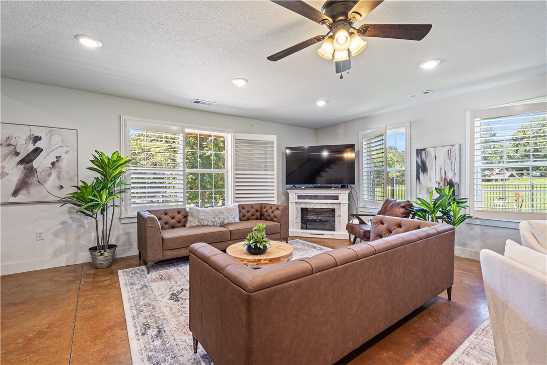 17-18-30- Springdale - Residential