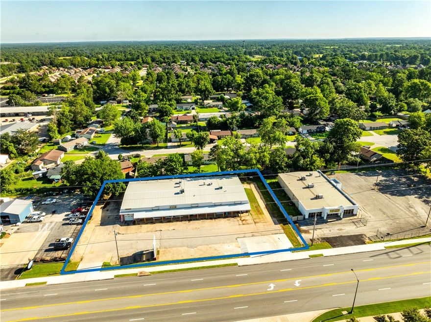 Fully leased, income producing building in Rogers, just 2 min from 49.  High traffic count in this growing part of NWA.  This 12,000 sf, 6 unit building is an ideal investment.  Local tenants with long lease history and good customer base. New roof and covered front porch/walkway in 2024.  Bathrooms in each unit, central heat and air in 5 of the 6 units.  Restaurant equipment, tables, chairs, and items do not convey, but can be sold or convey separately with acceptable offer.