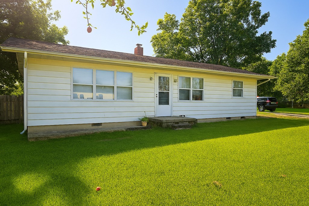 Convenient to school, work, or the lake. Fiber Optic cable to the house, easy to keep. 1,100 sqft house with fenced back yard. Your next home!