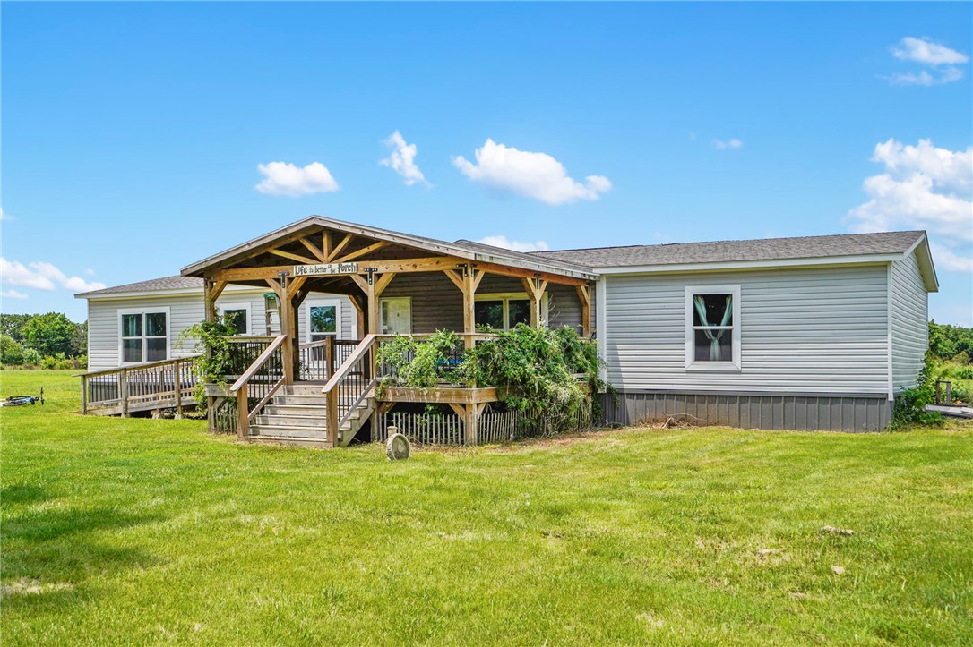 8.87 flat, build-ready acres with water and electric on site, directly across from the future Pea Ridge Park. A 2,128 sqft, 4 bed/2 bath mobile home (built 2020) sits on the propertyāideal to live in while you build, or it can be sold and moved for development. Surrounded by new growth just off Hwy 72, this property offers excellent potential in one of NWAās fastest-growing areas.