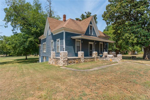 Photo of 105 N 13th Street, Van Buren, AR 72956 (MLS # 1365717)