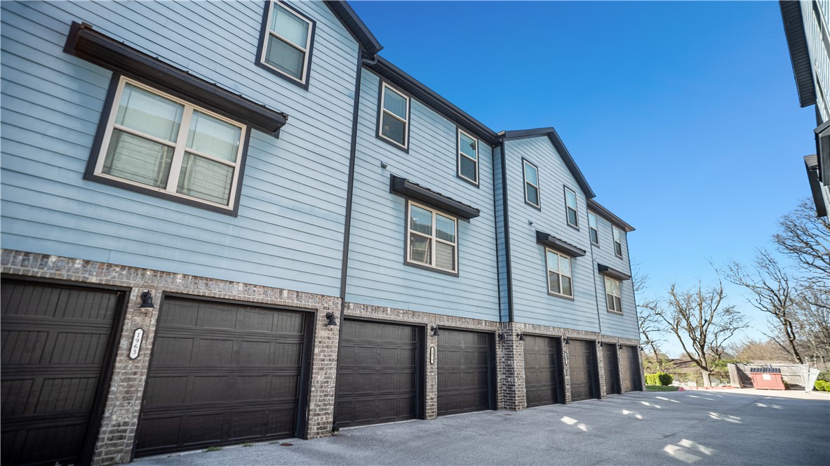 Bourbon Street Twnhms Hpr - Residential