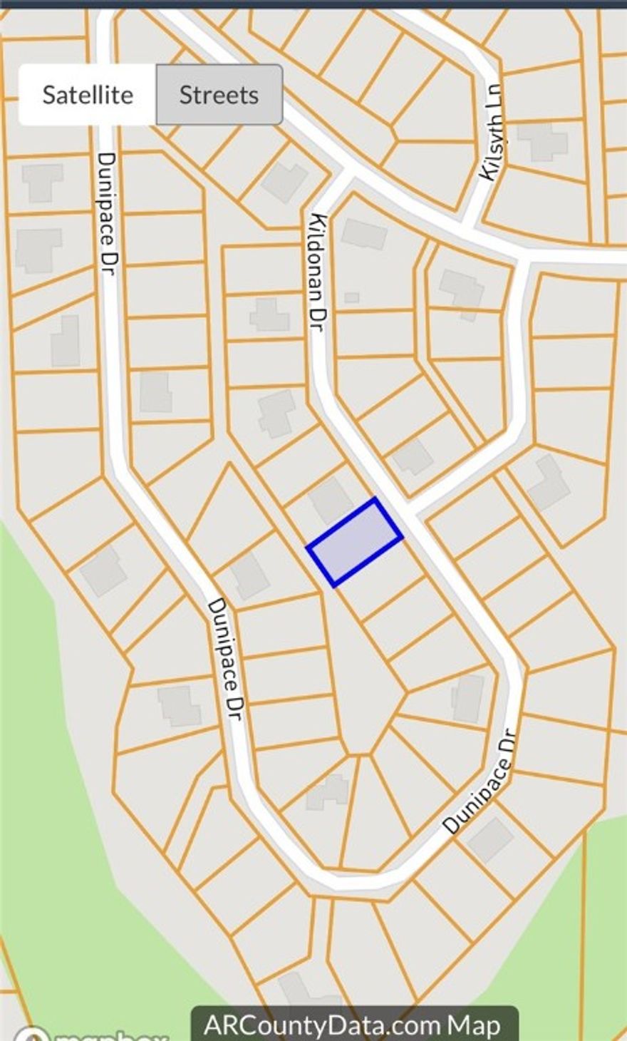 This is an interior lot in beautiful Kildonan Subdivision. Build your dream home! Highlands Golf Course encompasses this subdivision. Lake Loch Lomond nearby. Easy access to I-49!