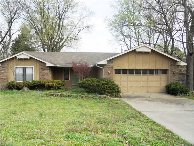 WELL BUILT 3BR, 2BA HOME NEAR GULLEY PARK. CATHEDRAL CEILINGS WITH AN EXPOSED BEAM ACCENT A SPACIOUS LIVING ROOM. RAISED HEARTH WOOD BURNING FIREPLACE ADORNS THIS ROOM AS WELL. LARGE KITCHEN WITH A LIGHT AND BRIGHT BREAKFAST NOOK. TWO WALK-IN CLOSETS,AND A JACUZZI TUB IN THE MASTER. SPLIT FLOORPLAN FEATURES ROOMY SECONDARY BEDROOMS. LARGE LOT IN AN AWESOME EAST FAYETTEVILLE NEIGHBORHOOD. COME SEE!