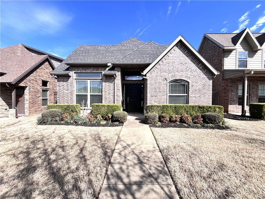 Welcome to this well-maintained home in a great Bentonville location! Featuring a bright open layout, a functional kitchen with modern appliances, and comfortable bedrooms filled with natural light, this home is perfect for everyday living.

Enjoy an outdoor space and easy access to shopping, dining, and major roads.